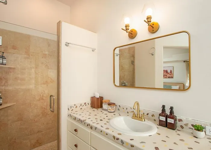 Enchanted Adobe Hideaway Whot Tub & Giant Chess Sedona