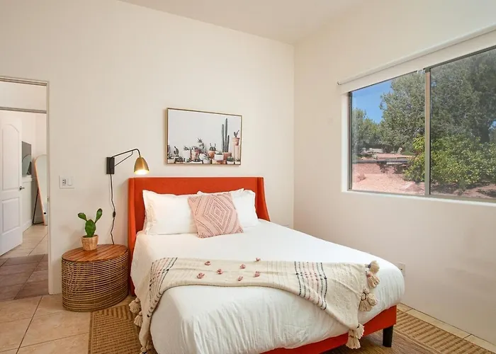 Enchanted Adobe Hideaway Whot Tub & Giant Chess