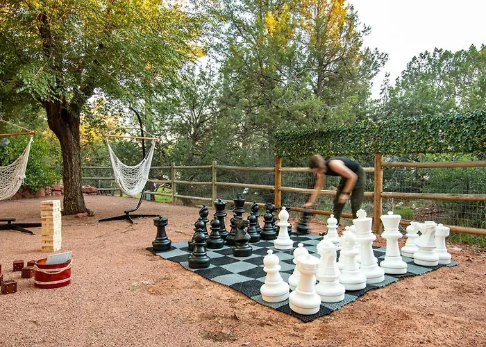 Enchanted Adobe Hideaway Whot Tub & Giant Chess *